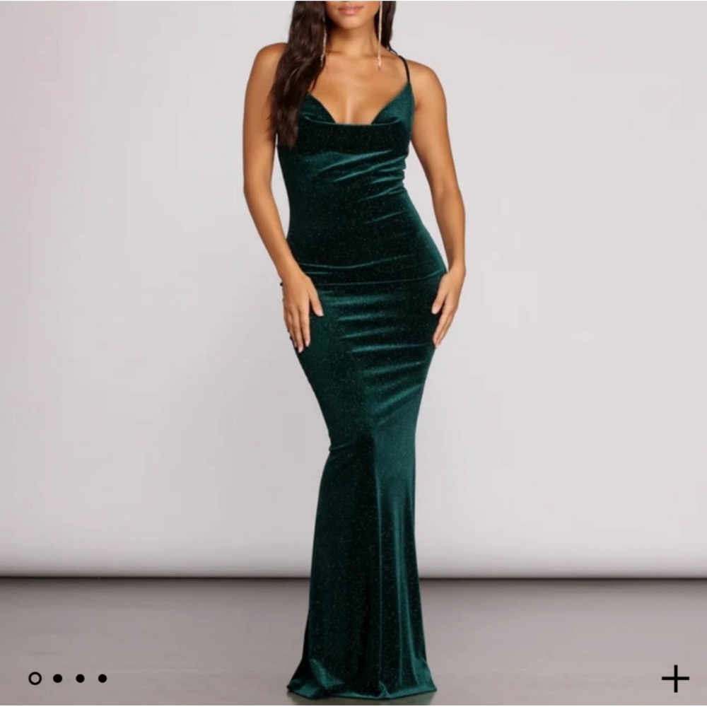 NWOT Windsor Elegant Emerald Velvet Green Evening Dress Maxi Glitter Size M